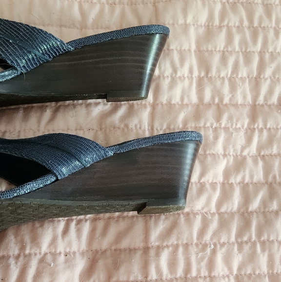 EUC!!! LILLY PULITZER MCKIM WEDGE GLAM SNAKE EMBOSSED NAVY LEATHER WEDG ~ SIZE 9 - Picture 5 of 7